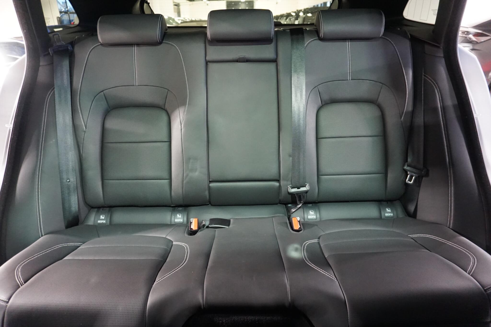 Jaguar F-PACE 3.0 D300 MHEV R-Dynamic HSE Black SUV 5dr Diesel Auto AWD Euro 6 (s/s) (300 ps)